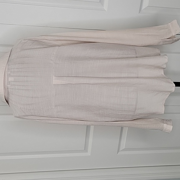 FATE Beige Button Up Blouse Size Small - Picture 5 of 8